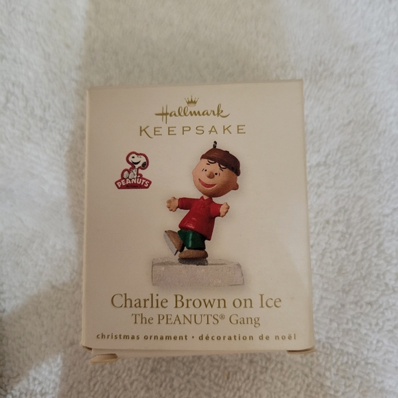Hallmark Keepsake Charlie Brown on Ice  The Peanuts Gang - Picture 6 of 9